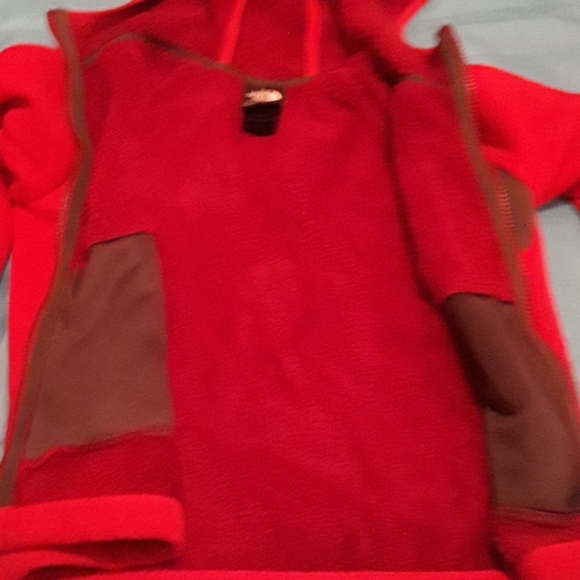 Boys Red North face jacket - Picture 8 of 8
